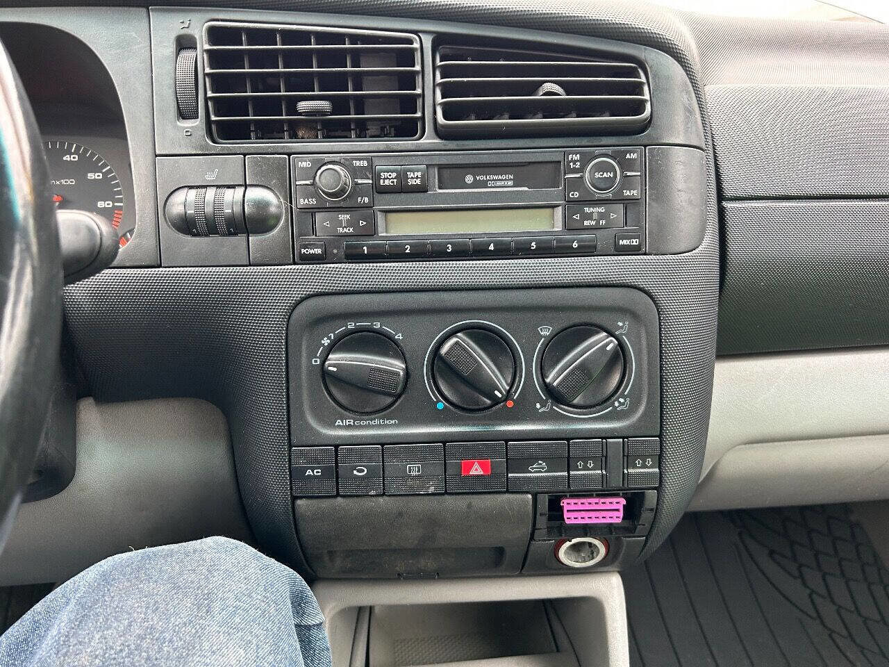 Used 2002 Volkswagen Cabrio GLX image 12
