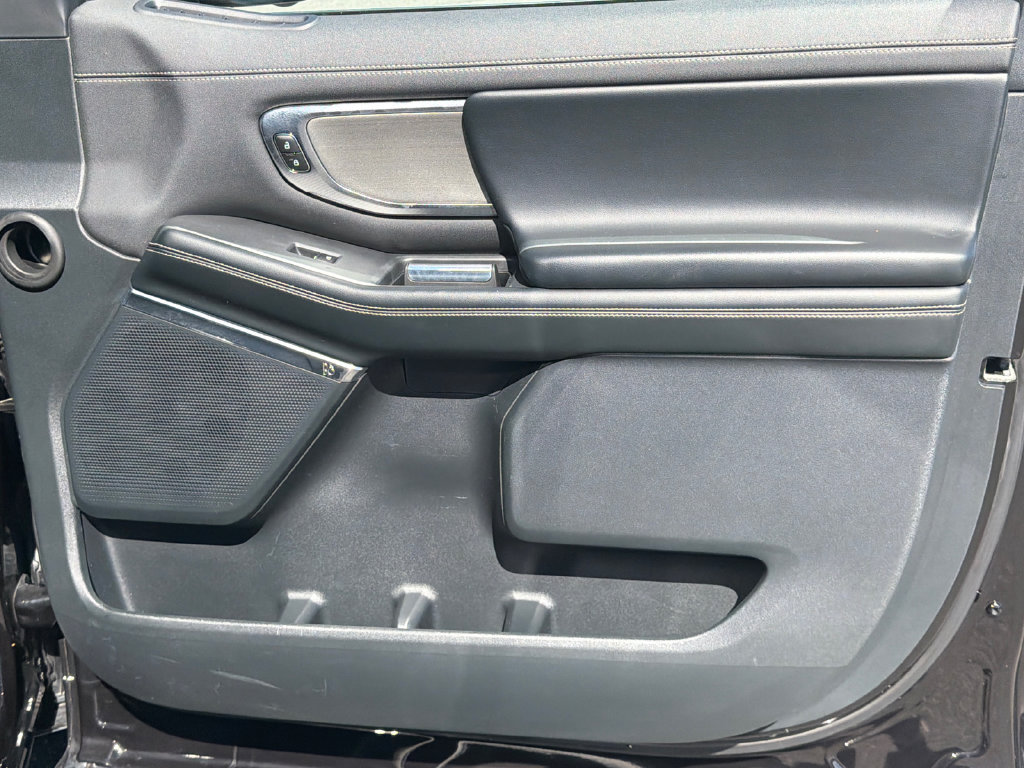 Used 2025 Ford Expedition Platinum AWD/4WD image 14