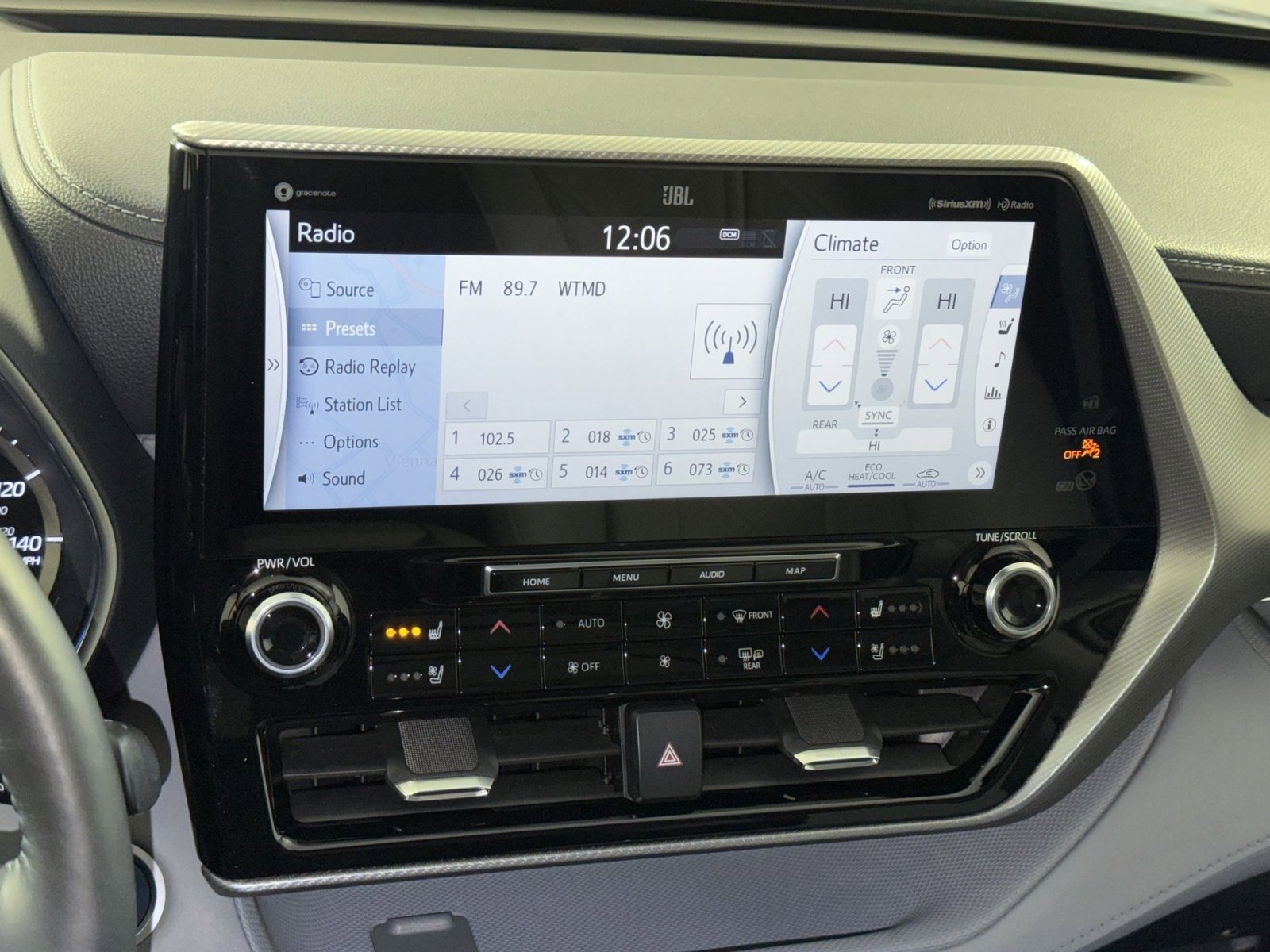 Used 2021 Toyota Highlander Platinum image 18