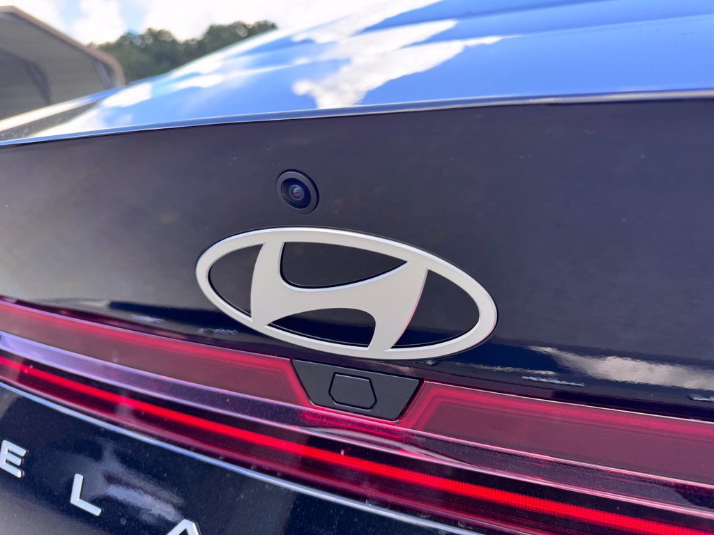 New 2026 Hyundai Elantra Limited FWD image 16