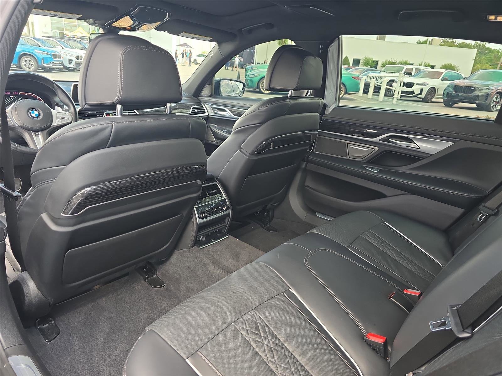 Used 2022 BMW 750i xDrive w/ Executive Package AWD/4WD image 12