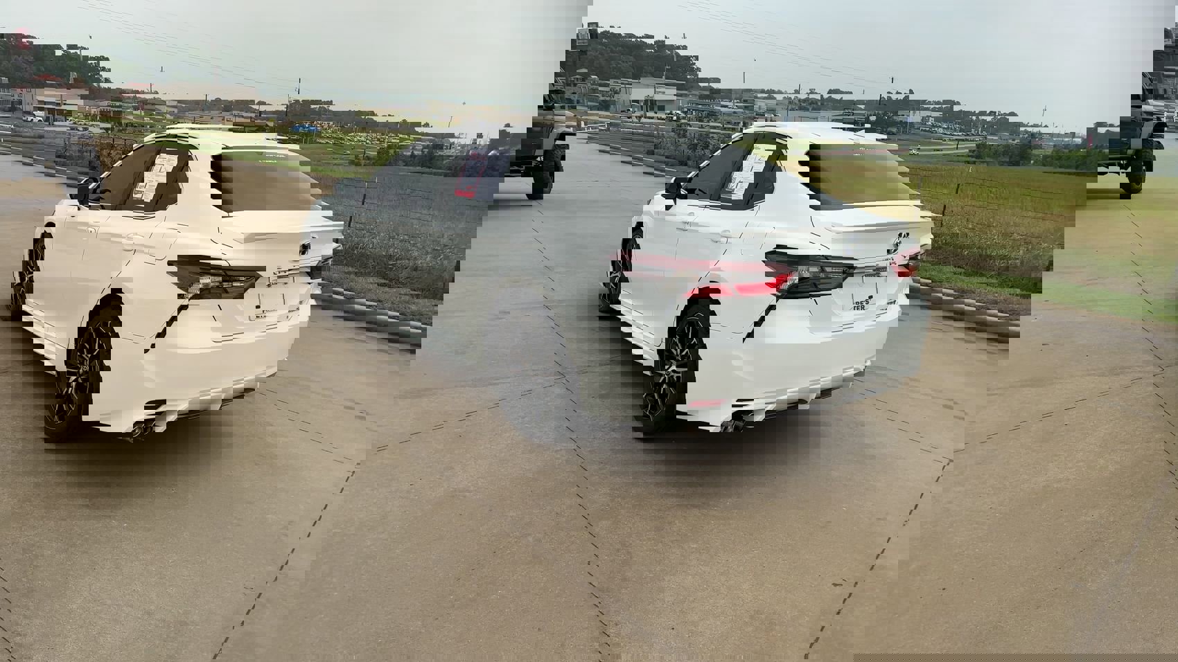 Used 2023 Toyota Camry SE image 6