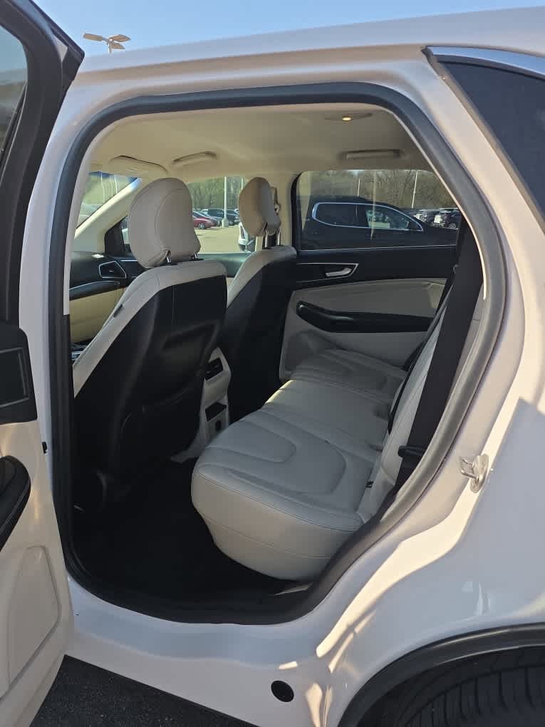 Used 2017 Ford Edge Titanium w/ Class II Trailer Tow Package AWD/4WD image 6