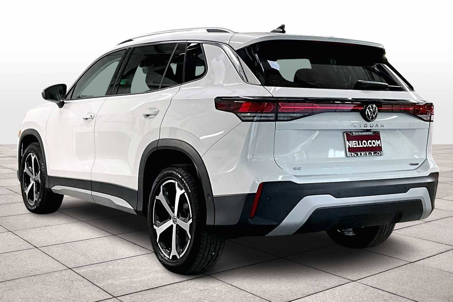 New 2026 Volkswagen Tiguan SE image 3
