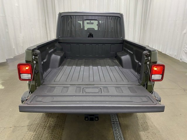 Used 2022 Jeep Gladiator Overland w/ Popular Equipment Package image 12