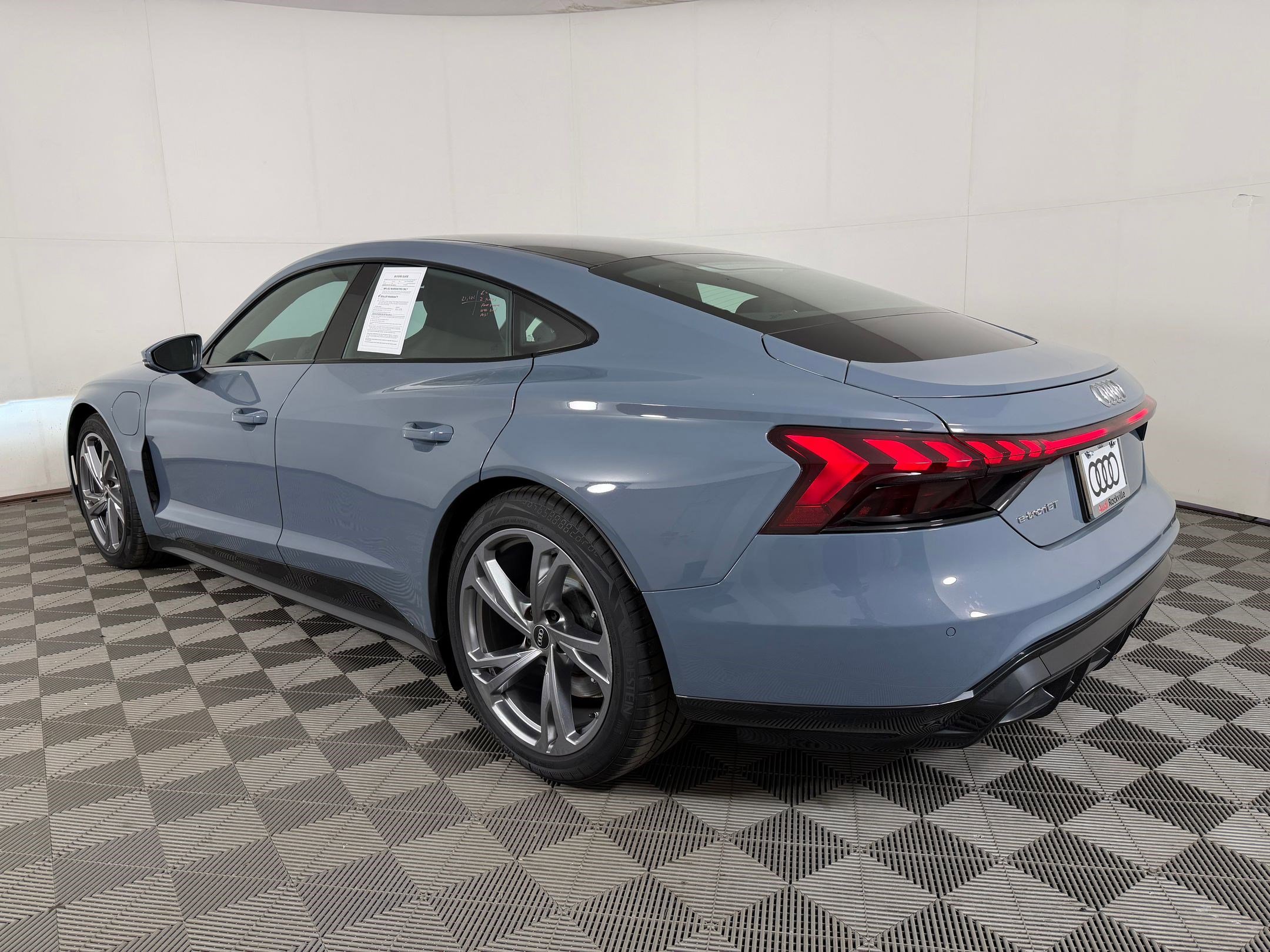 Used 2022 Audi e-tron GT Premium Plus AWD/4WD image 3