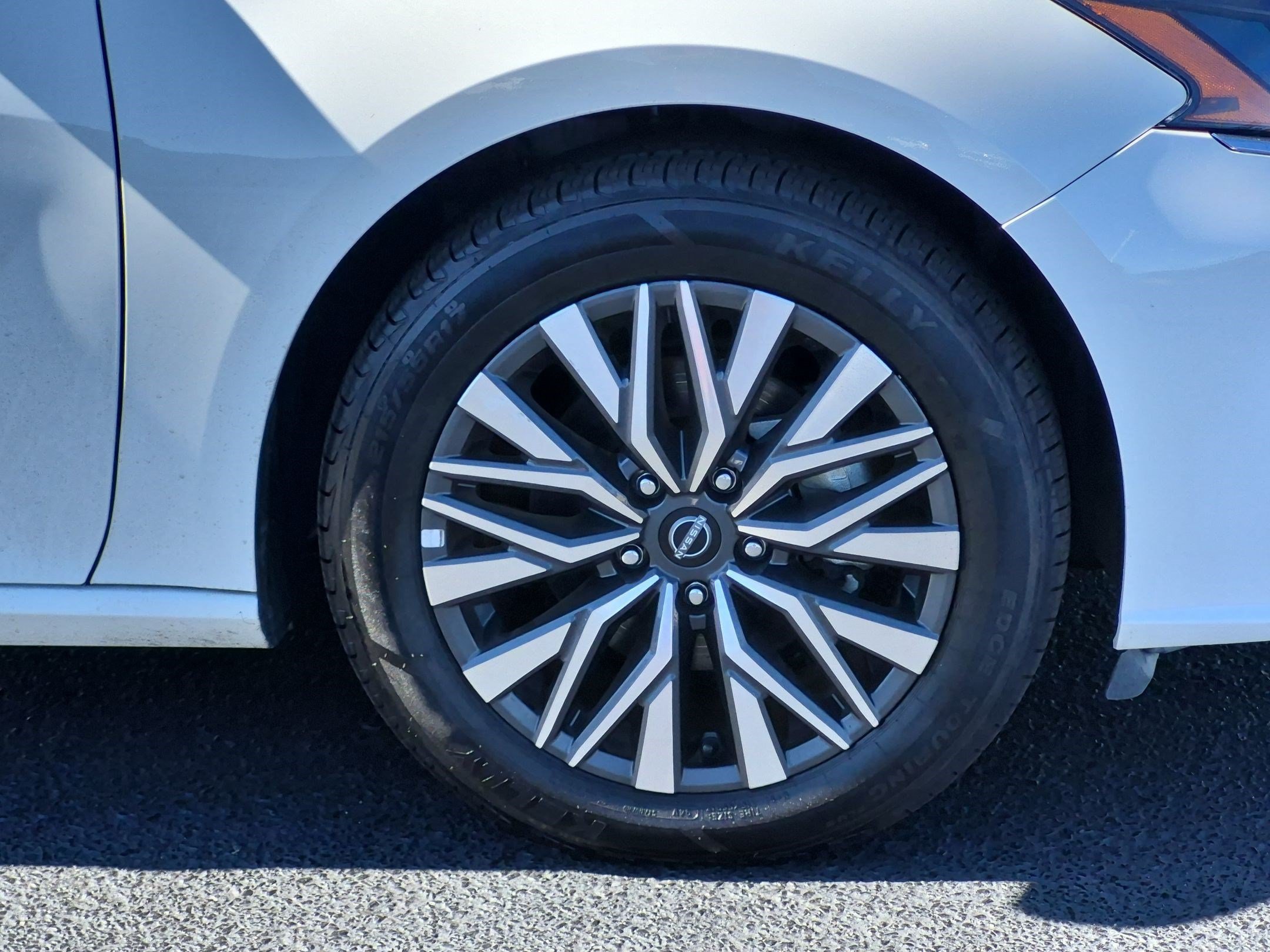Used 2025 Nissan Altima 2.5 SV FWD image 10