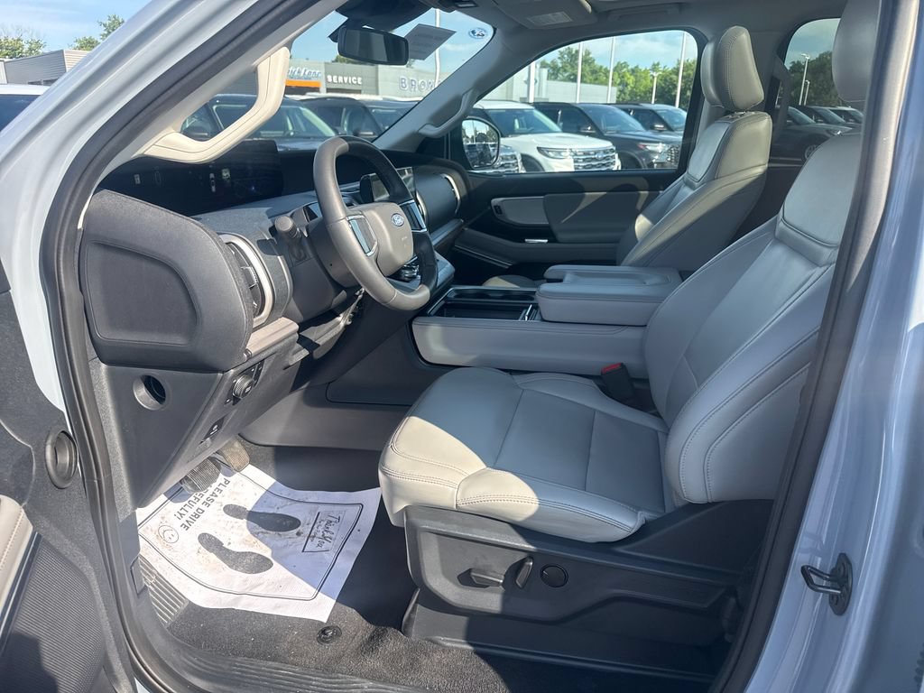 Used 2025 Ford Expedition Max Active AWD/4WD image 30
