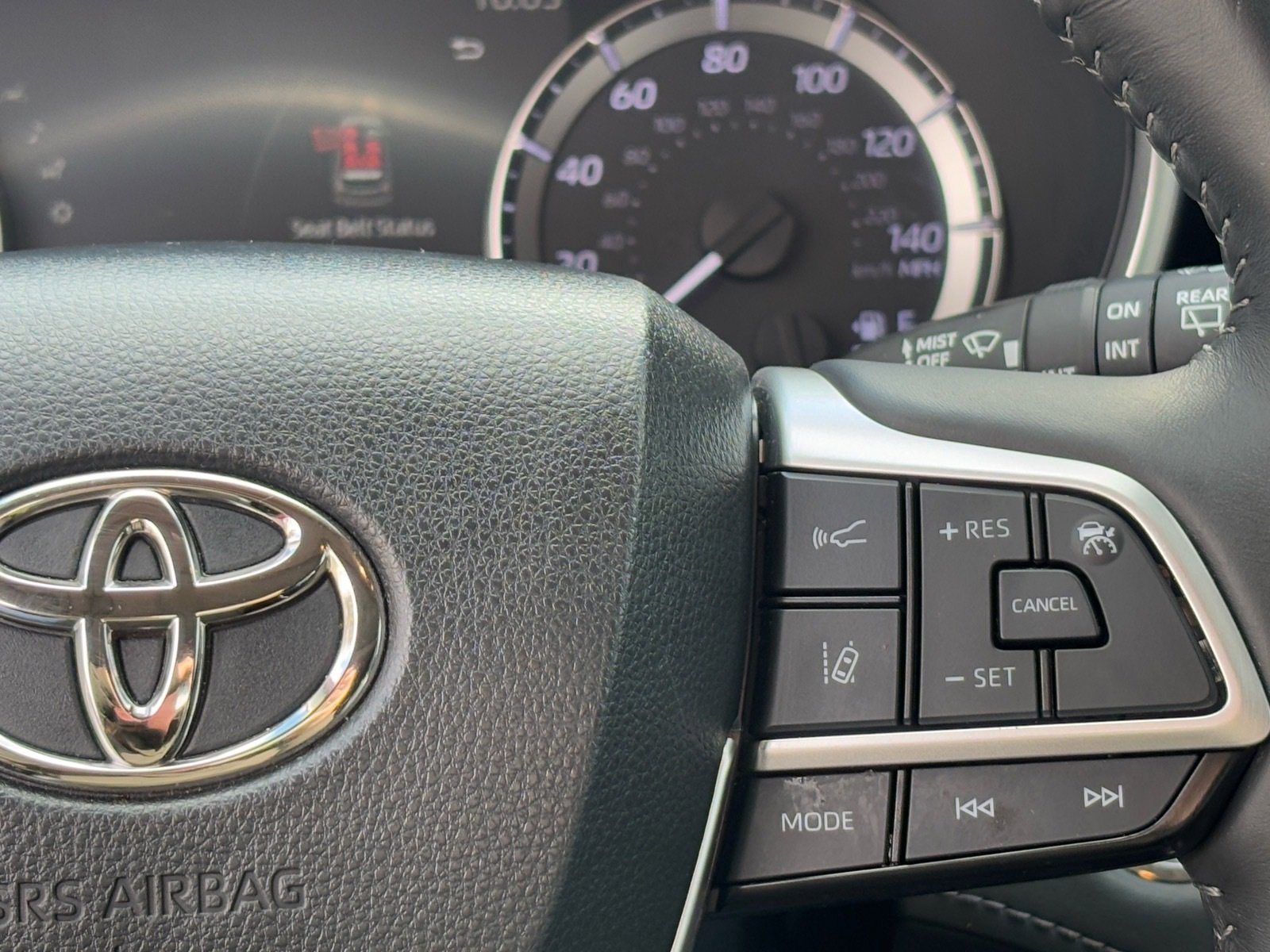 Certified 2023 Toyota Highlander XLE image 23