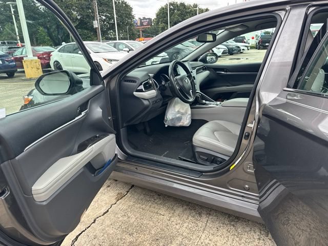 Used 2023 Toyota Camry XLE FWD image 10
