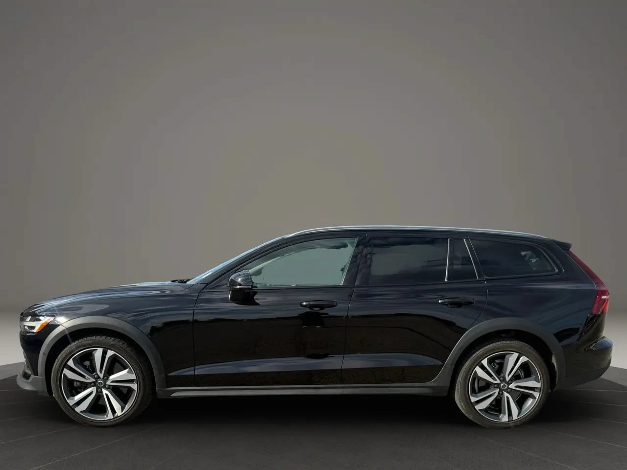 Used 2023 Volvo V60 B5 Cross Country Plus w/ Climate Package AWD/4WD image 11