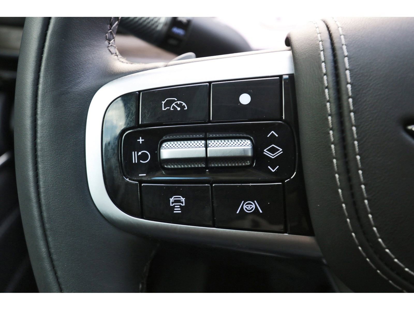 Used 2025 Genesis GV80 3.5T Prestige AWD/4WD image 17