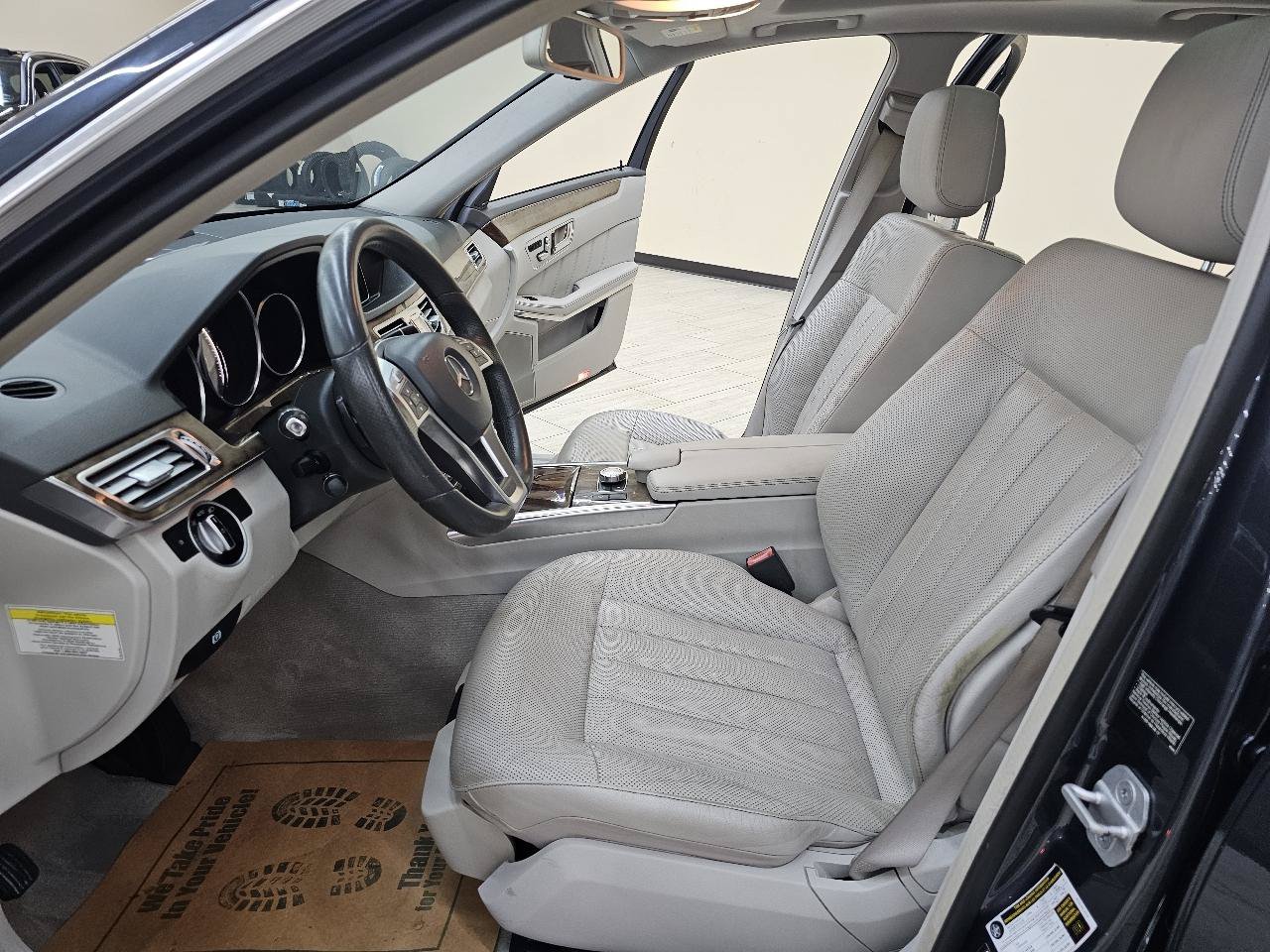Used 2014 Mercedes-Benz E 550 4MATIC Sedan image 16