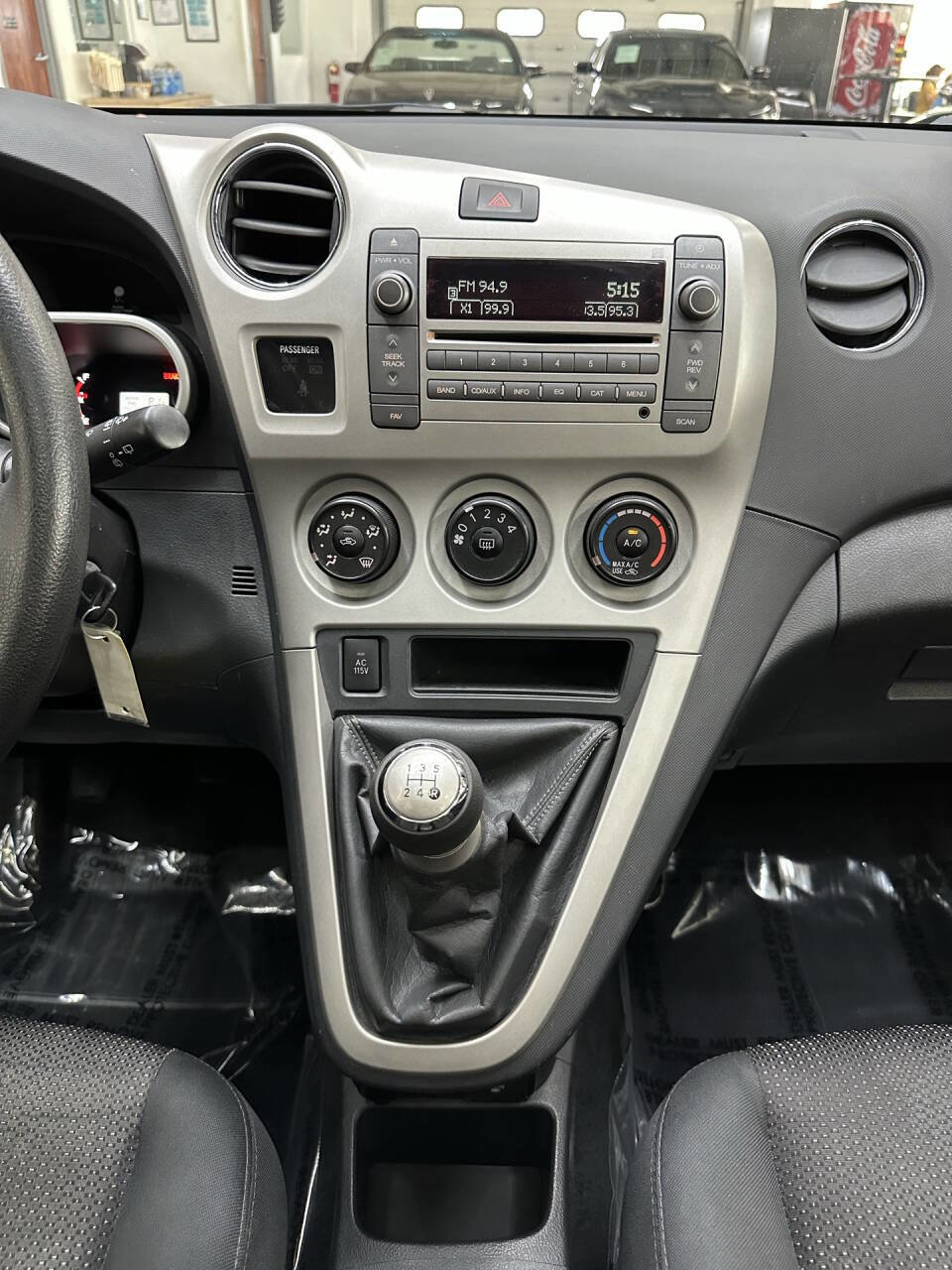 Used 2010 Pontiac Vibe w/ Sun and Wheels Package image 24