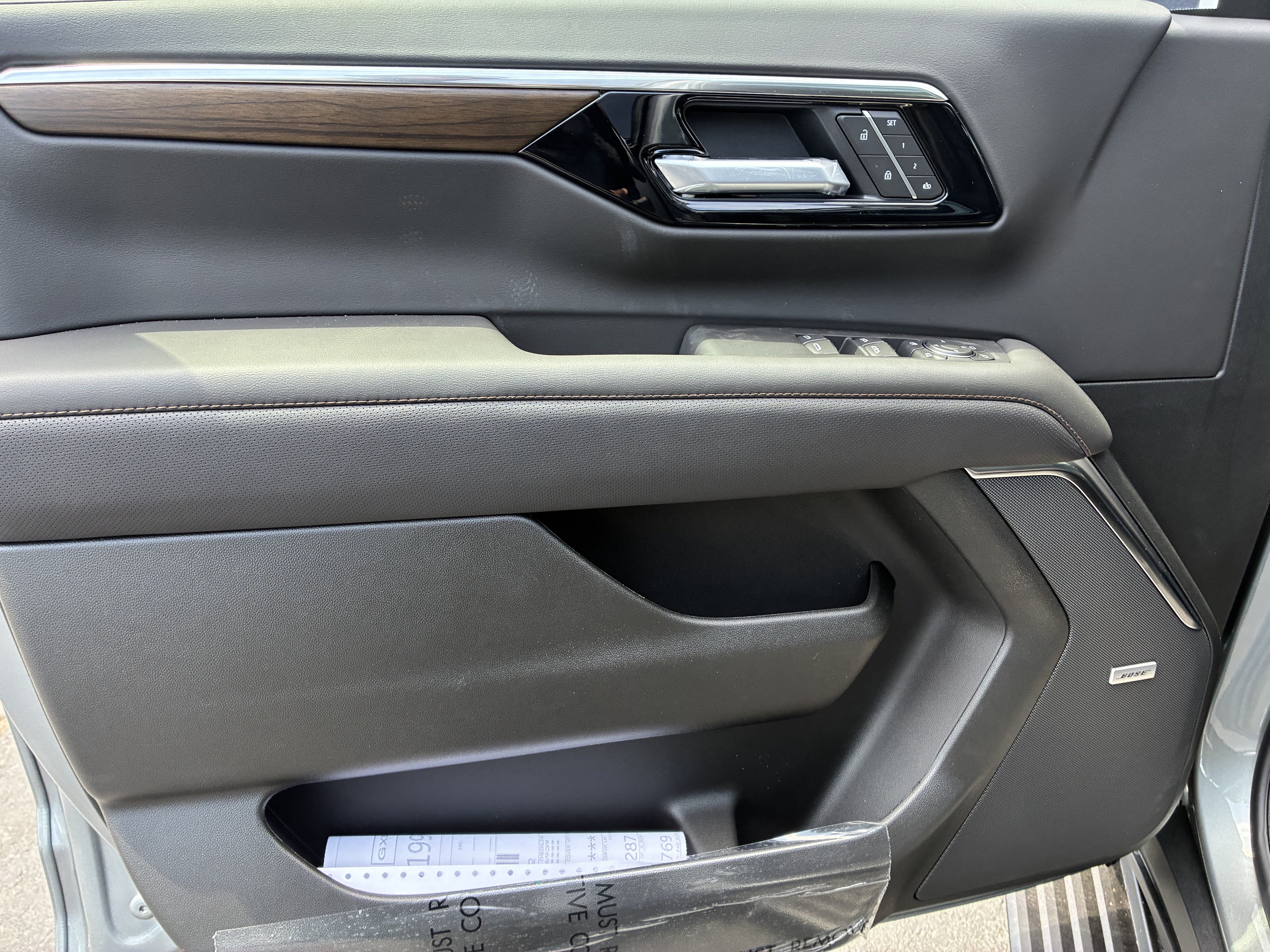 Used 2026 Chevrolet Suburban High Country RWD image 24