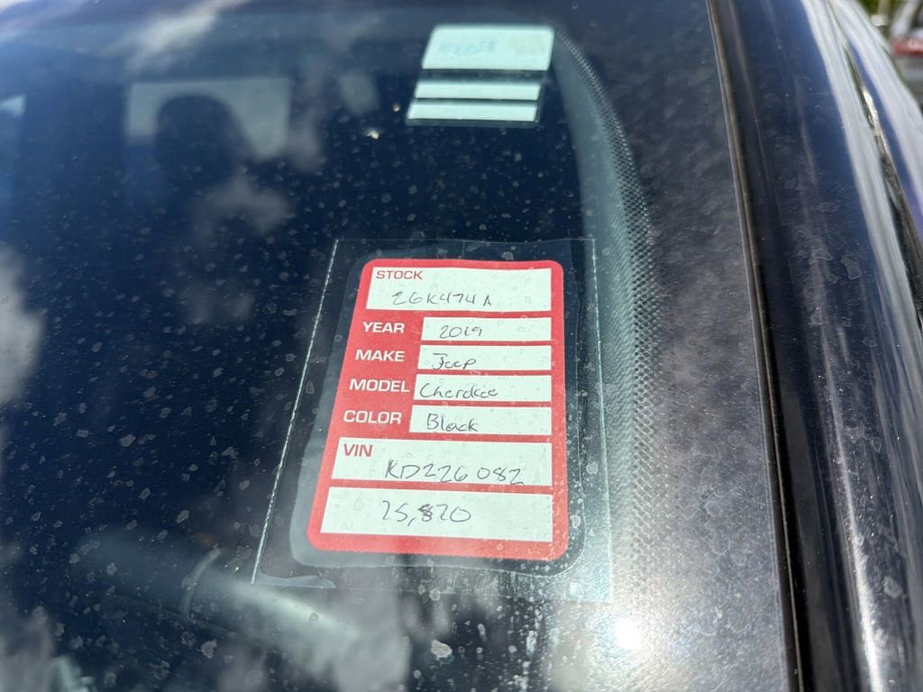 Used 2019 Jeep Cherokee Latitude Plus w/ Comfort/Convenience Group FWD image 10