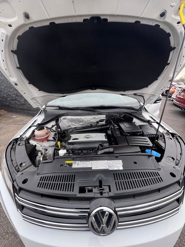 Used 2017 Volkswagen Tiguan Sport image 24