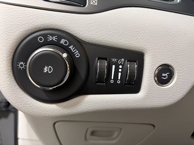 Used 2021 Jeep Cherokee Limited AWD/4WD image 12