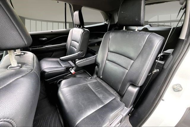 Certified 2020 Honda Pilot Touring image 21