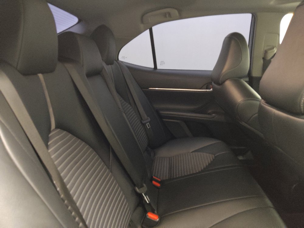 Used 2022 Toyota Camry SE image 19