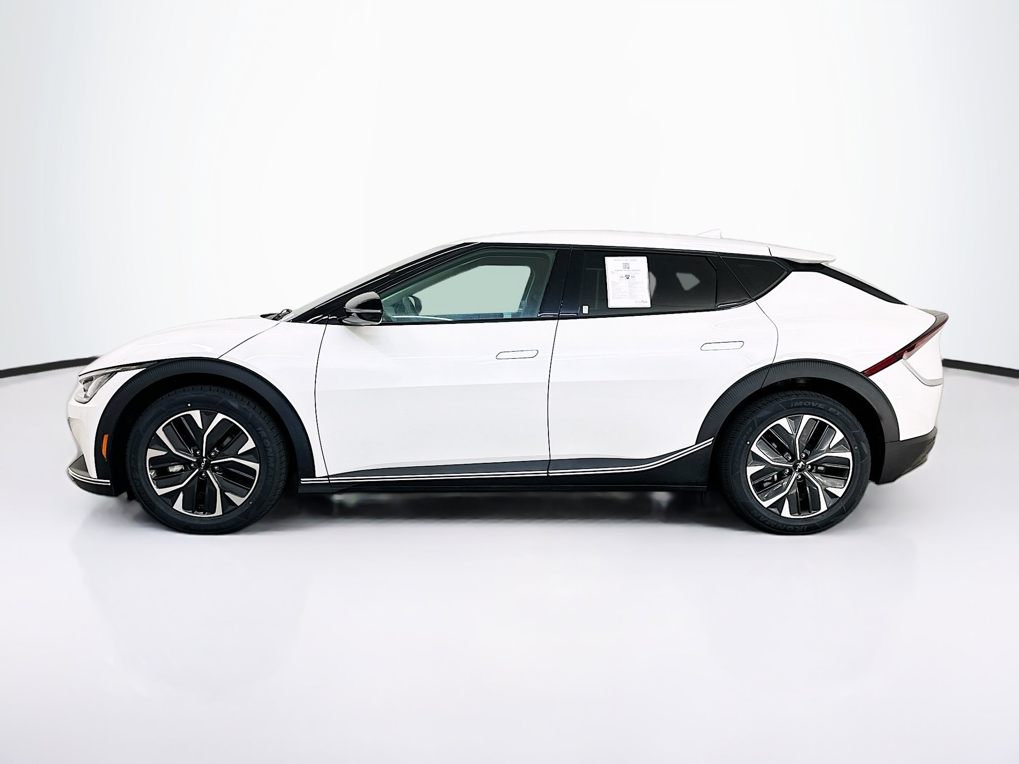 Used 2024 Kia EV6 Light AWD/4WD image 4