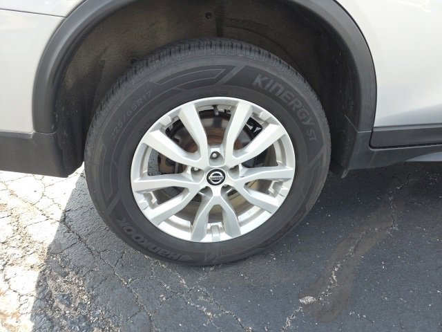 Used 2019 Nissan Rogue SV image 56