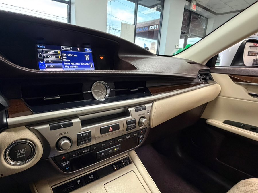 Used 2016 Lexus ES 350 w/ Luxury Package w/Wood Trim image 54