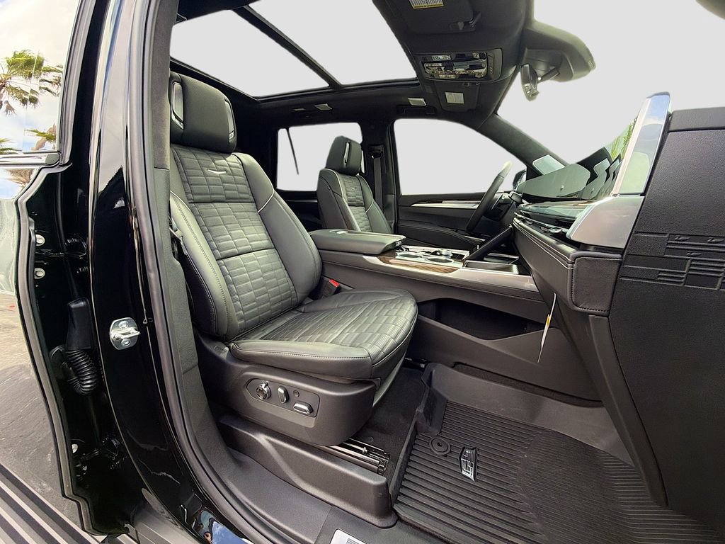 Used 2026 Cadillac Escalade Platinum Sport w/ LPO, ONYX Package AWD/4WD image 16