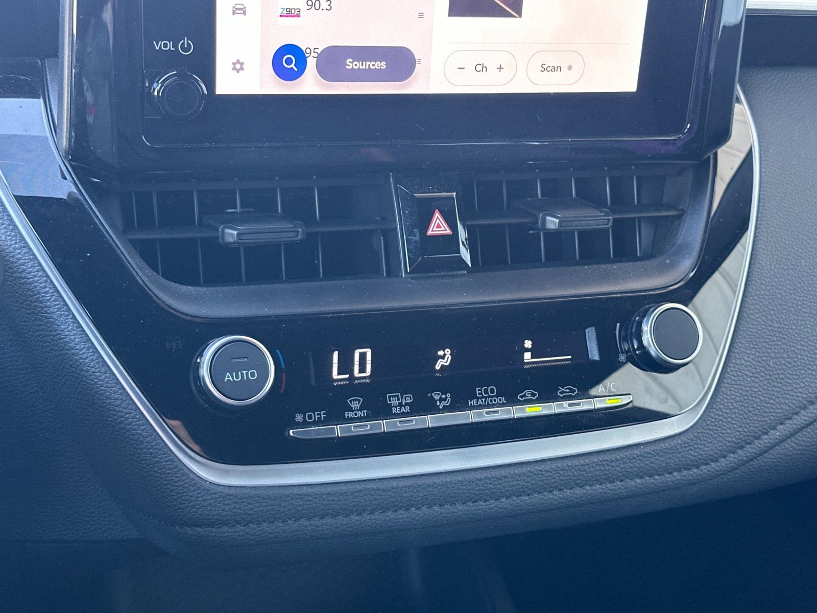 Used 2025 Toyota Corolla SE image 18