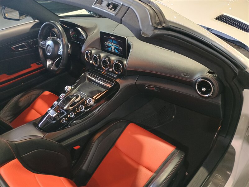 Used 2018 Mercedes-Benz AMG GT Roadster image 33