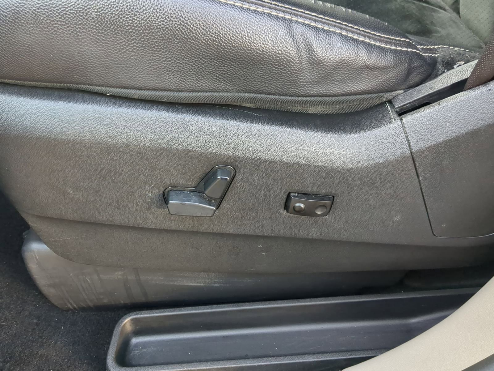 Used 2017 Dodge Grand Caravan SXT image 23