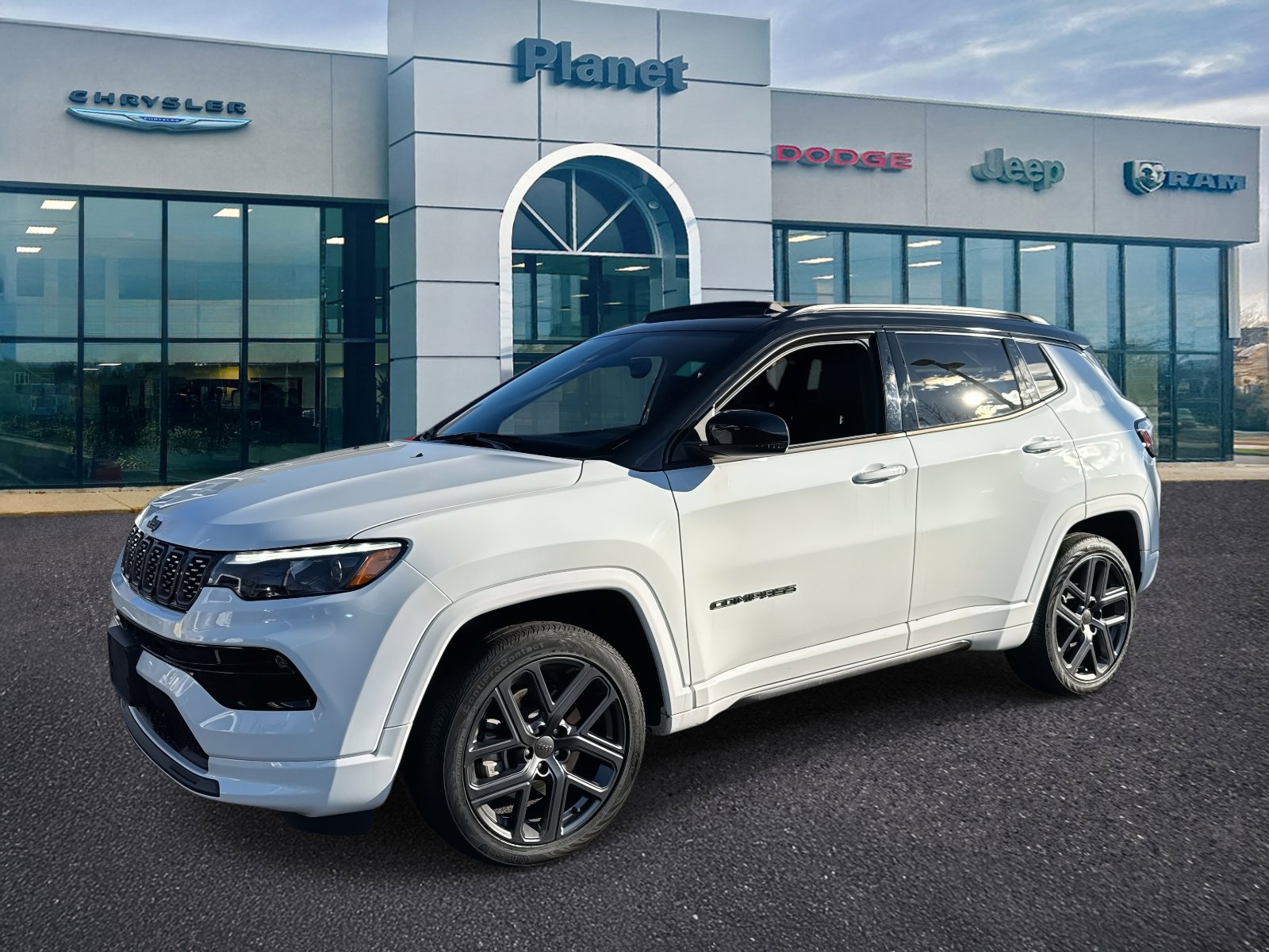 Used 2024 Jeep Compass Limited w/ High Altitude Package image 4