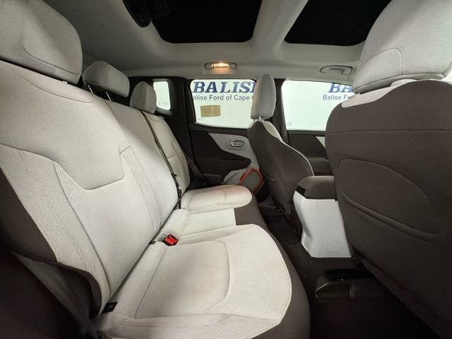 Used 2015 Jeep Renegade Latitude w/ Trailer Tow Group AWD/4WD image 21