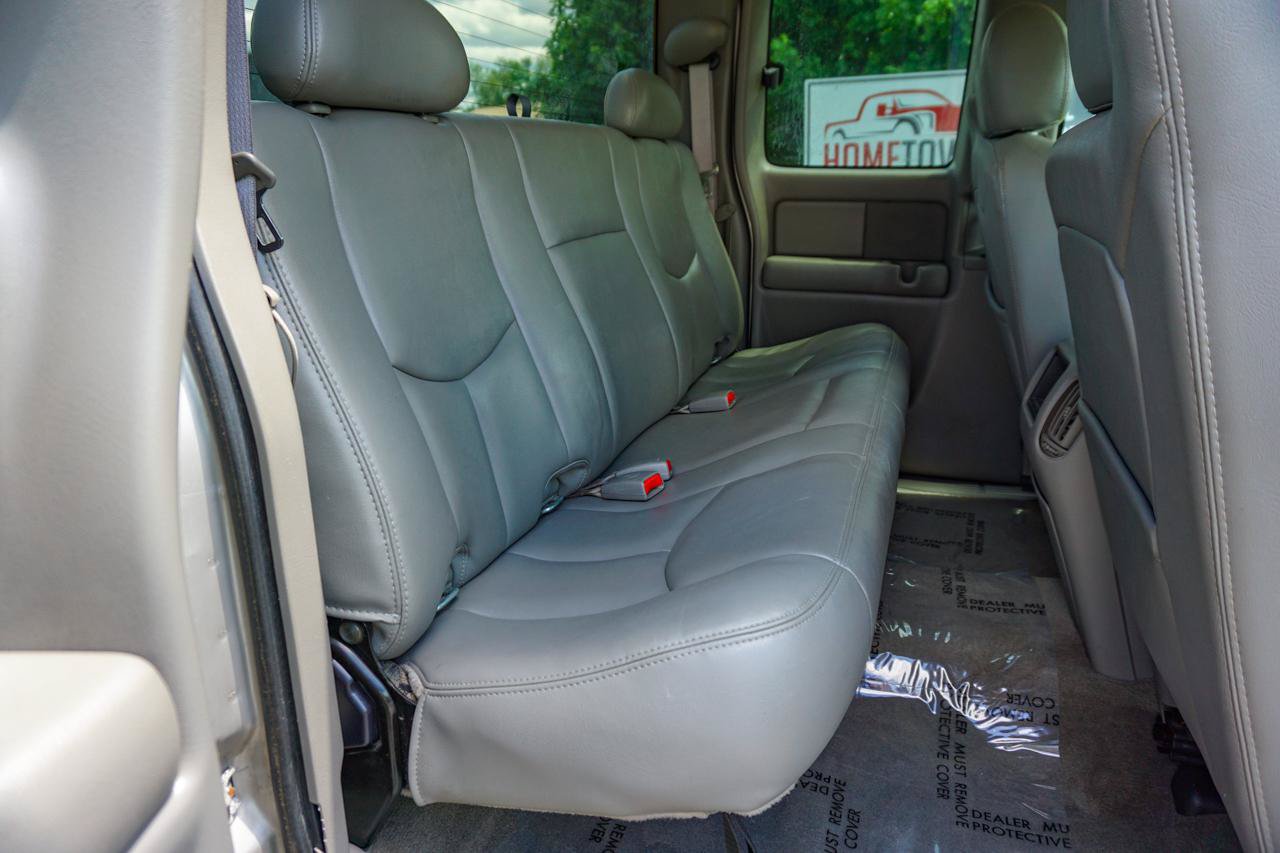 Used 2005 GMC Sierra 2500 SLT w/ Heavy-Duty Power Package AWD/4WD image 20