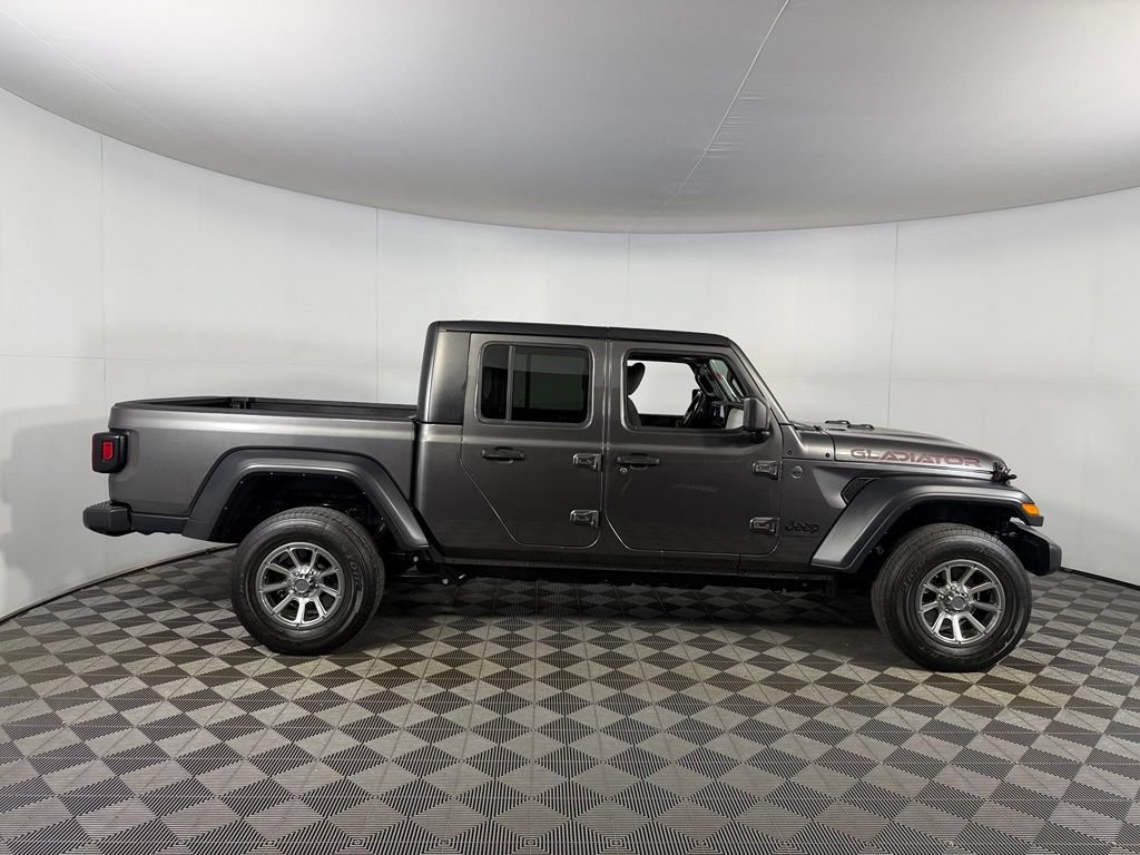 Certified 2024 Jeep Gladiator Sport AWD/4WD image 6