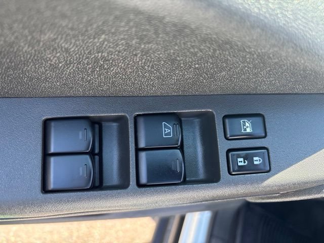Used 2015 Nissan Xterra PRO-4X w/ Pro-4x Leather Package AWD/4WD image 12