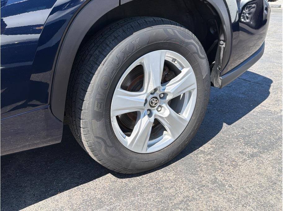 Used 2020 Toyota Highlander LE FWD image 30