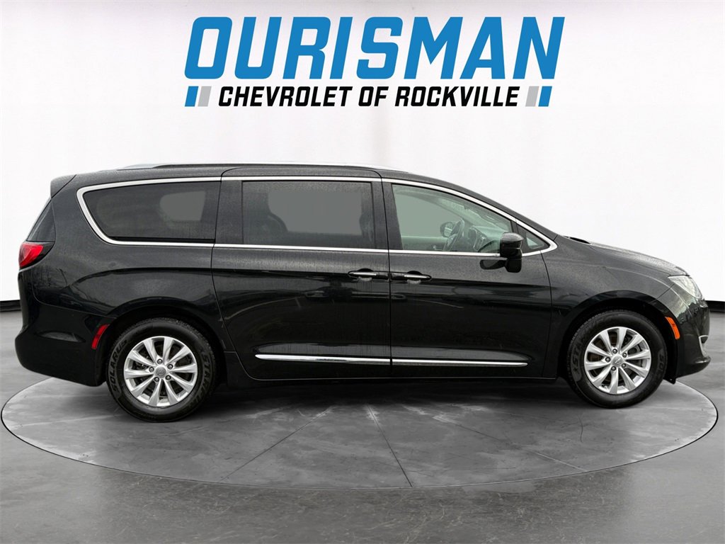 Used 2018 Chrysler Pacifica Touring-L image 7