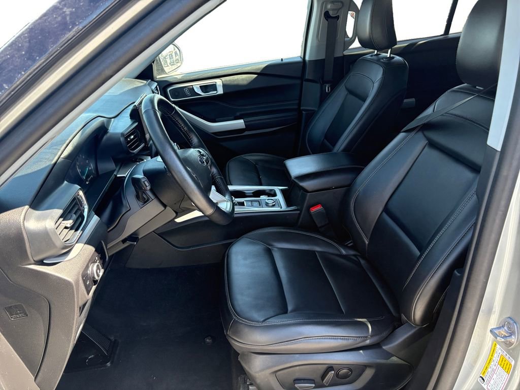 Used 2023 Ford Explorer XLT w/ Equipment Group 202A AWD/4WD image 11