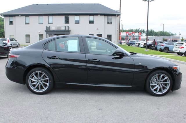 Used 2024 Alfa Romeo Giulia Ti AWD/4WD image 6