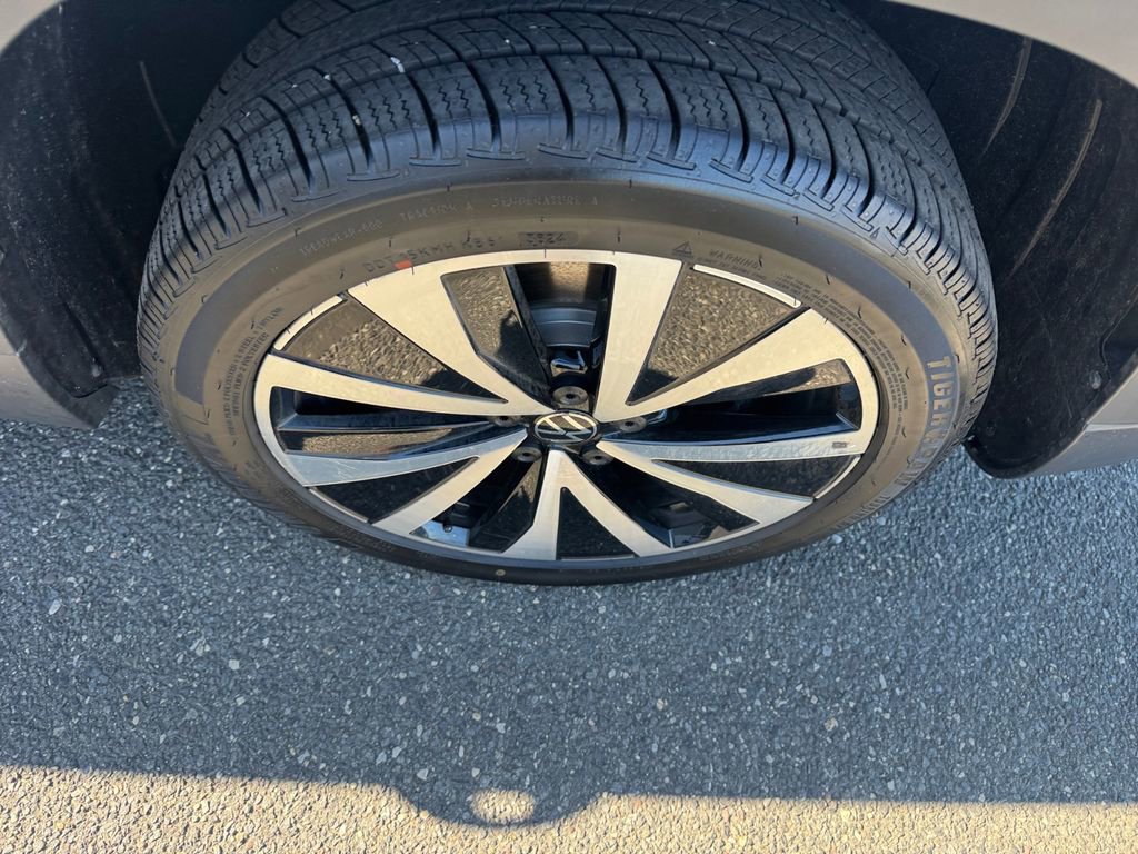 Used 2024 Volkswagen Taos SE image 17