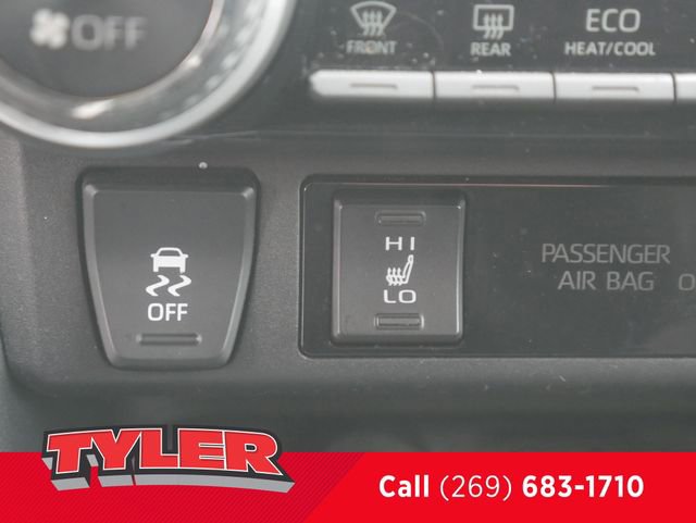 Used 2021 Toyota RAV4 XLE w/ Convenience Package AWD/4WD image 32