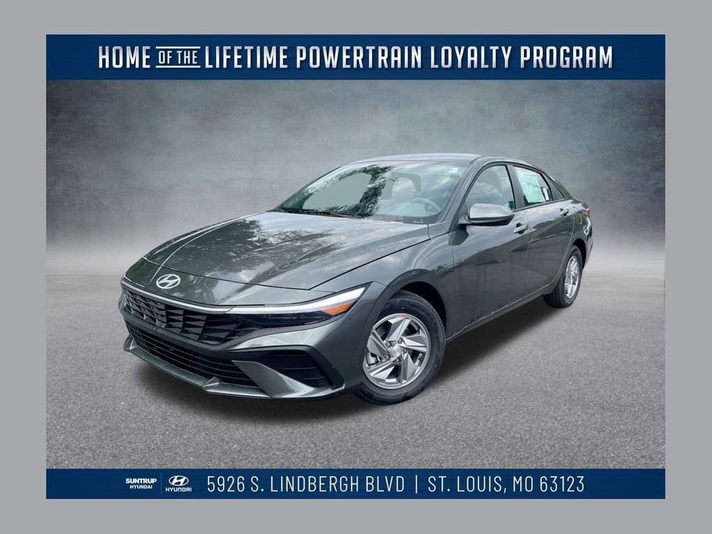 Used 2025 Hyundai Elantra SE image 1