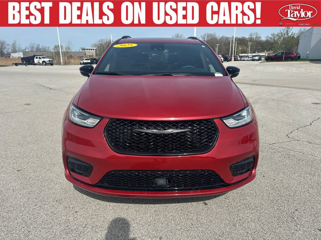 Used 2025 Chrysler Pacifica Limited FWD image 8