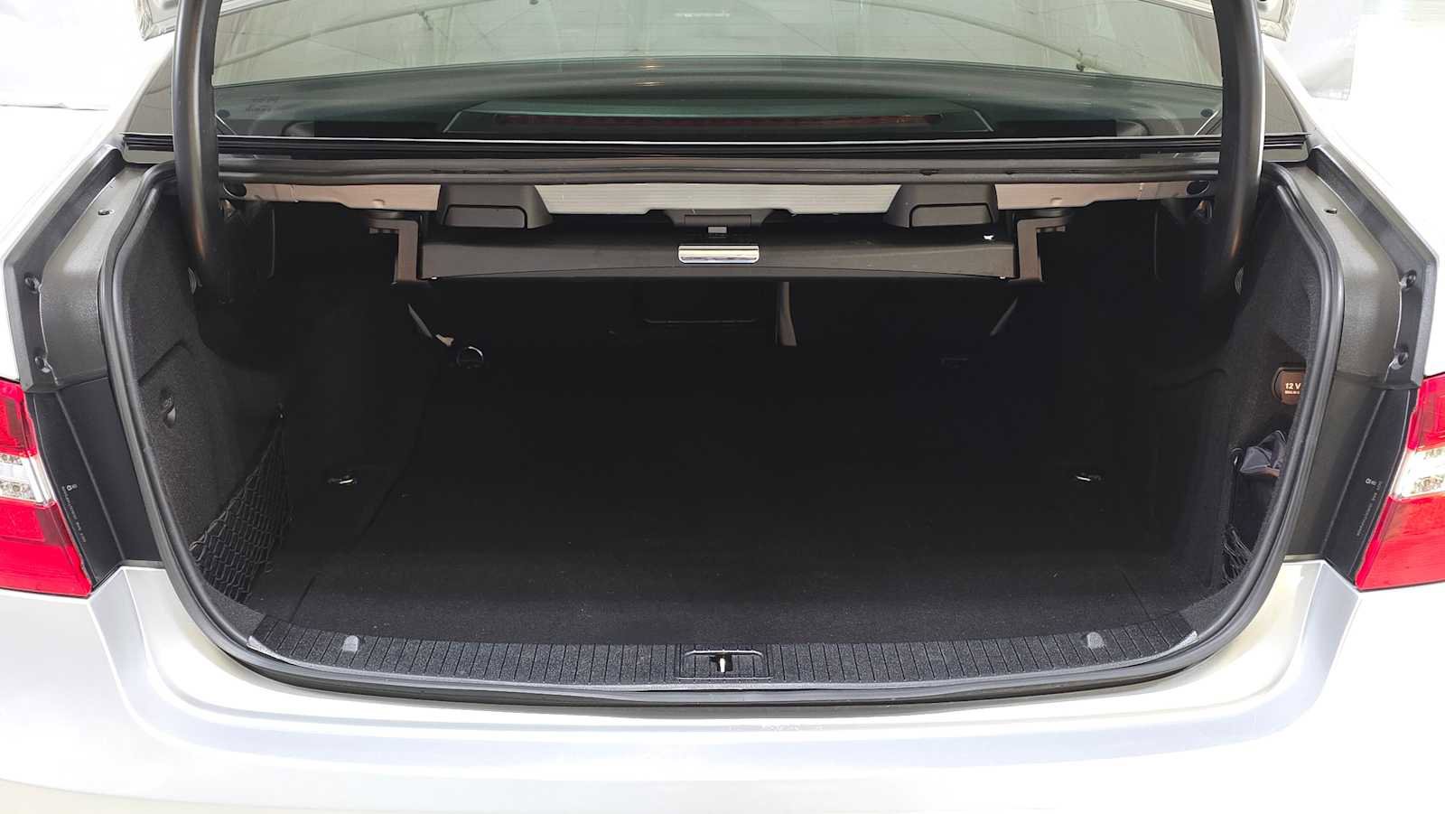 Used 2013 Mercedes-Benz E 350 4MATIC Sedan image 14