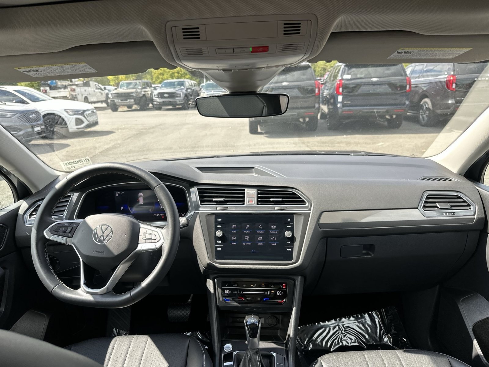 Used 2023 Volkswagen Tiguan SE w/ Panoramic Sunroof Package AWD/4WD image 24