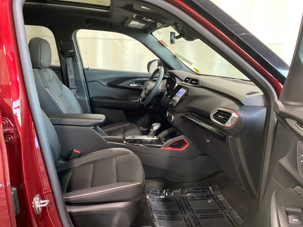 Used 2023 Chevrolet TrailBlazer RS w/ Sun and Liftgate Package FWD image 8