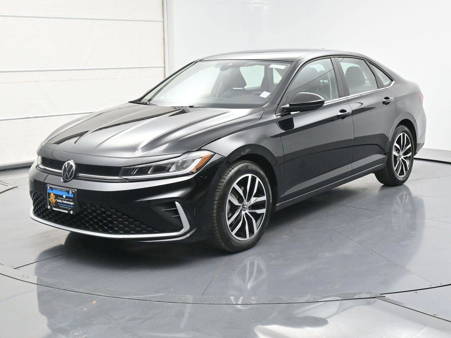 Certified 2025 Volkswagen Jetta SE w/ Sunroof Package image 1
