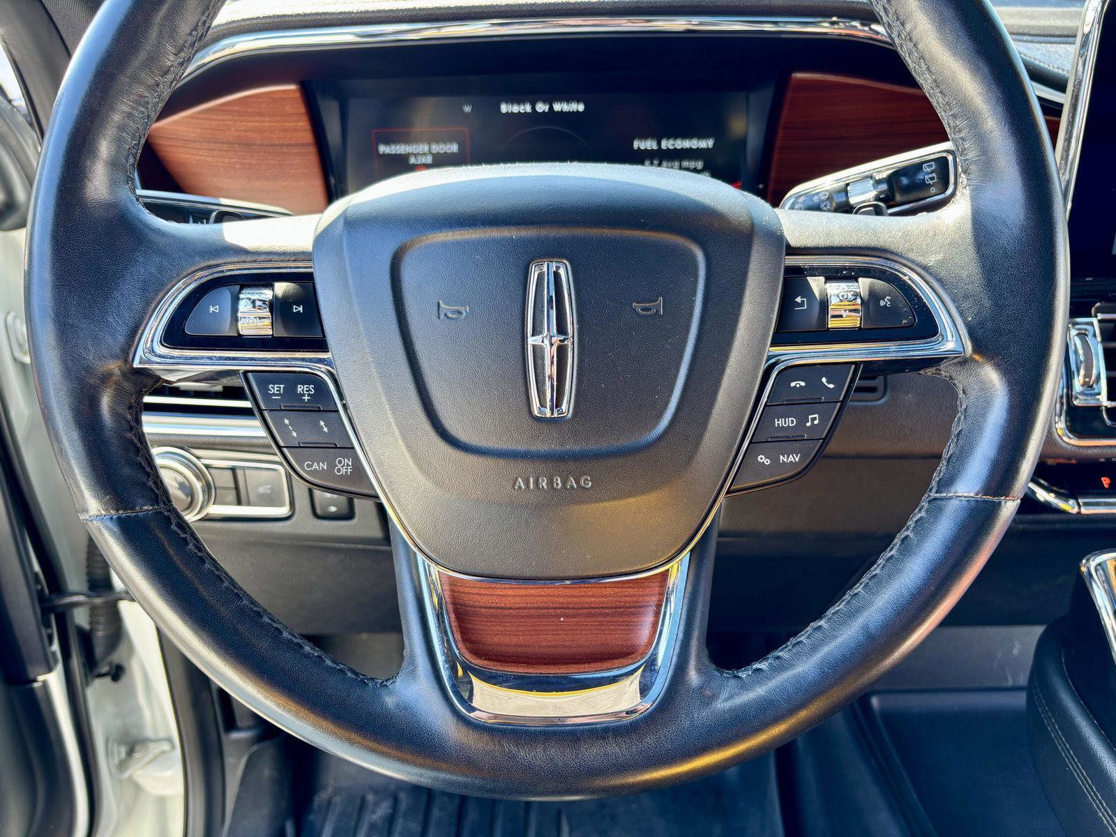 Used 2020 Lincoln Navigator L Reserve w/ Equipment Group 201A Reserve AWD/4WD image 37