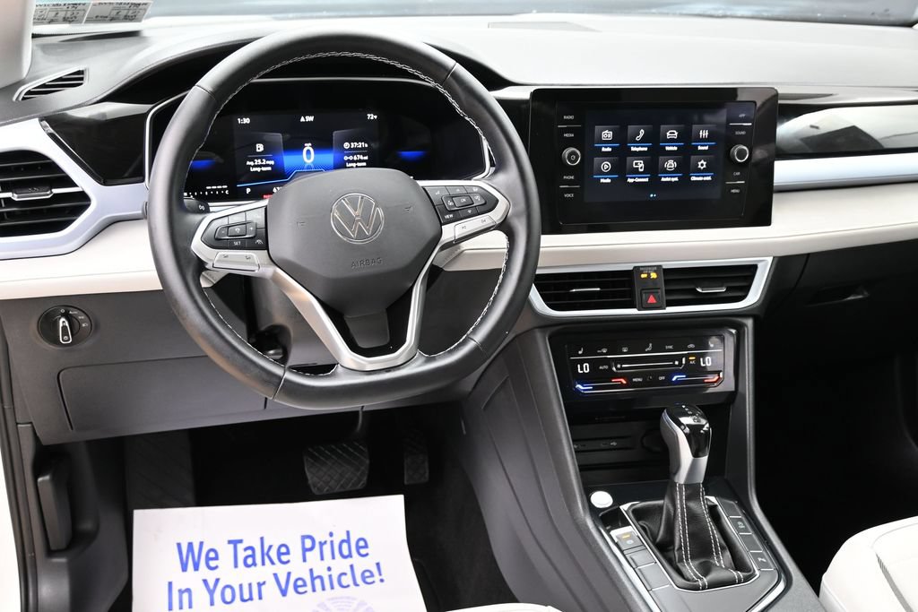 Used 2025 Volkswagen Taos SE FWD image 13